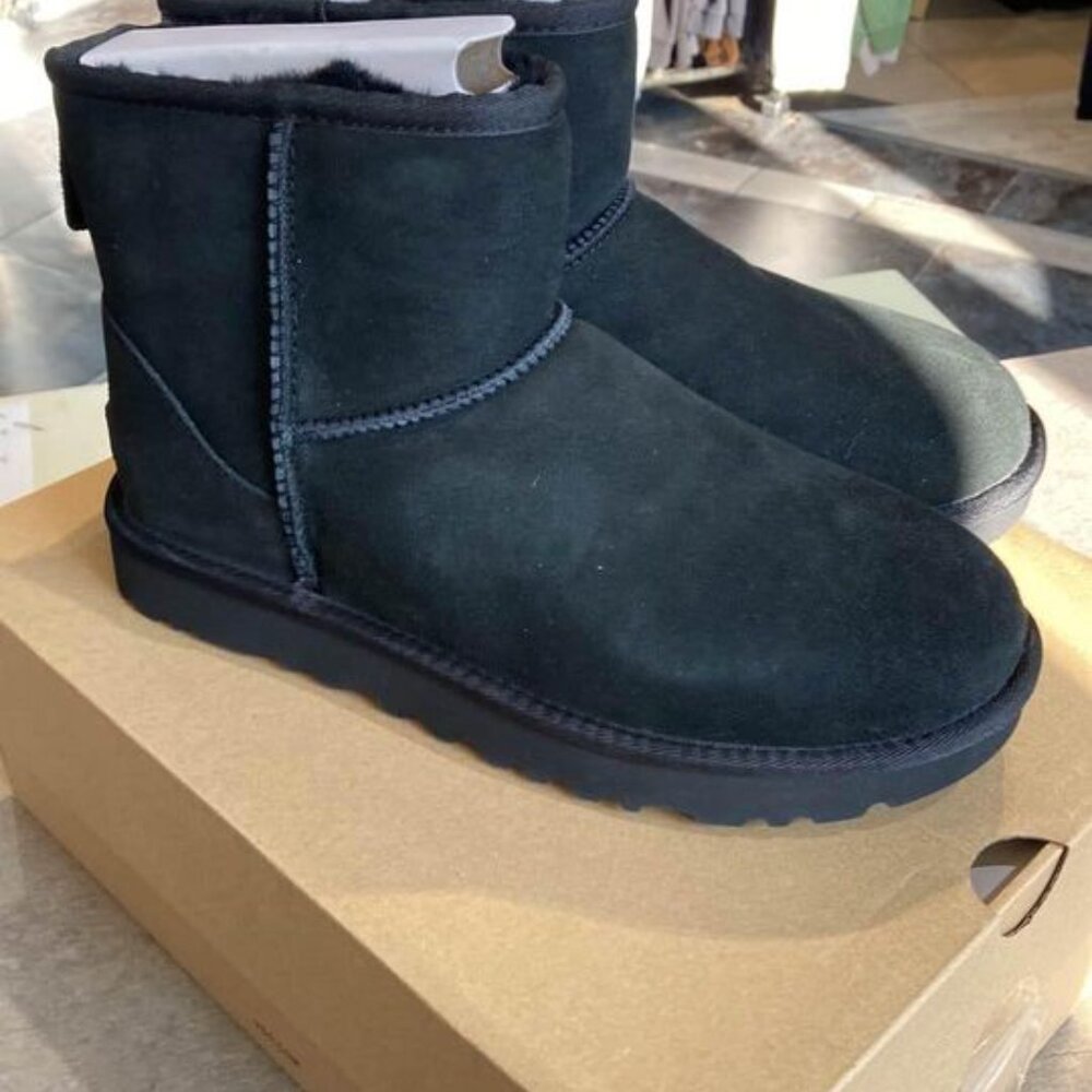 UGG Women’s Classic Mini II Black Size 11